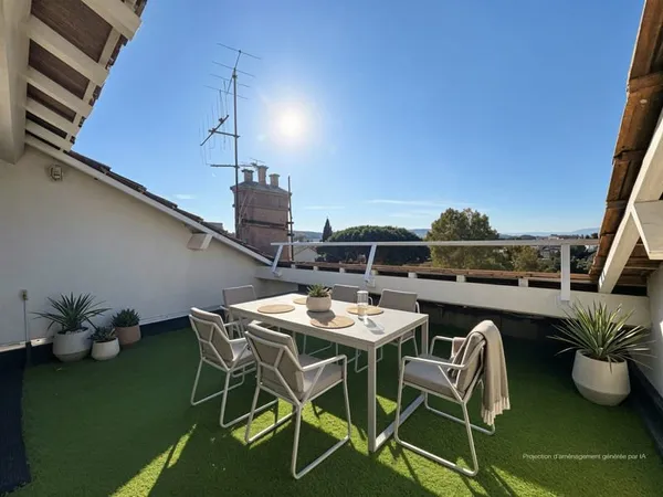 CANNES - 3 PIÈCES RÉNOVÉ - DERNIER ÉTAGE - 70 M2 AU SOL - TE