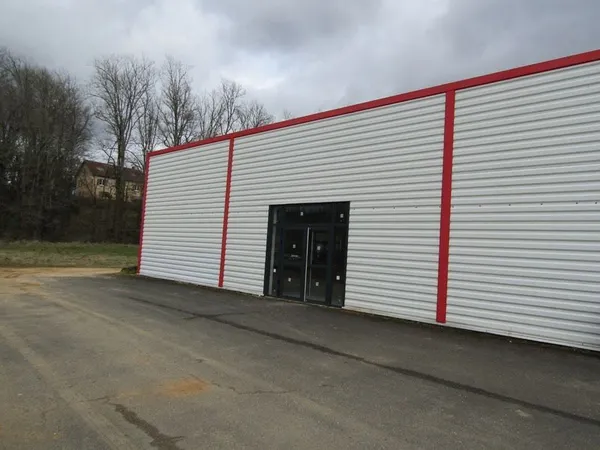 Local commercial 3 pièces 465 m²