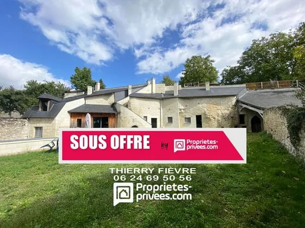 Bellevigne Les Chateaux 49400 - Maison semi troglodytique de 114 m2 sur un terrain de 485 m2