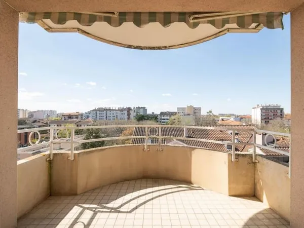 Toulouse Saint Michel bel appartement T3/T4 avec ascenseur, balcon et box fermé