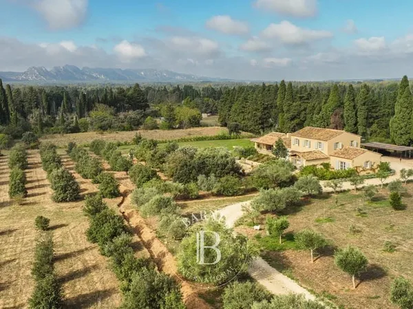 Eygalieres-Maison De Charme-6 Chambres-Vue Alpilles