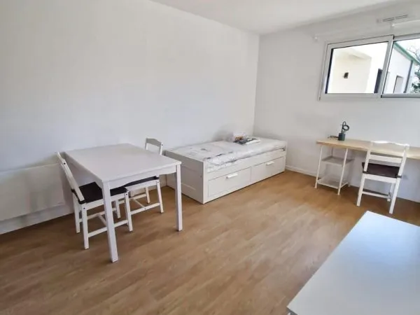 A LOUER - STUDIO MEUBLE NEUF