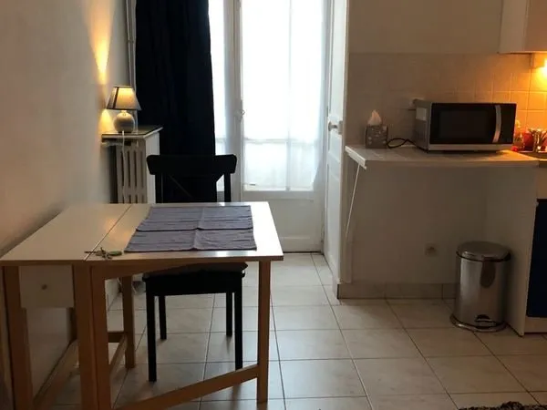 Studio proche métro
