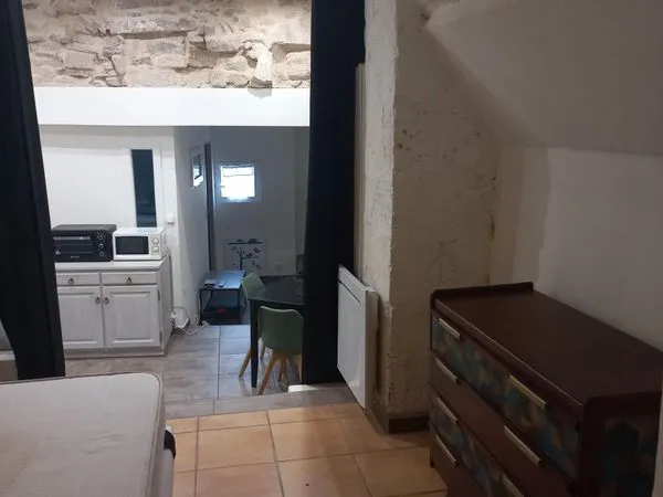 Loue petit appartement meublé à Boissières