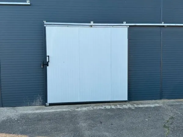 Dépôt ou local professionnel box stockage, garage, ... /32,5 m2 RDC