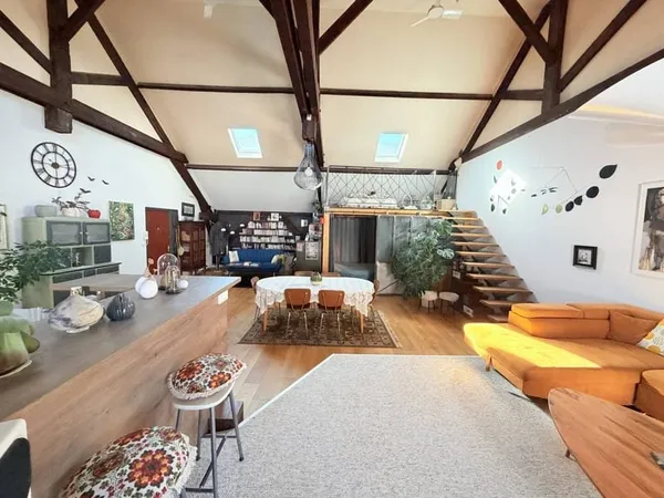Loft 3 pièces 122 m²