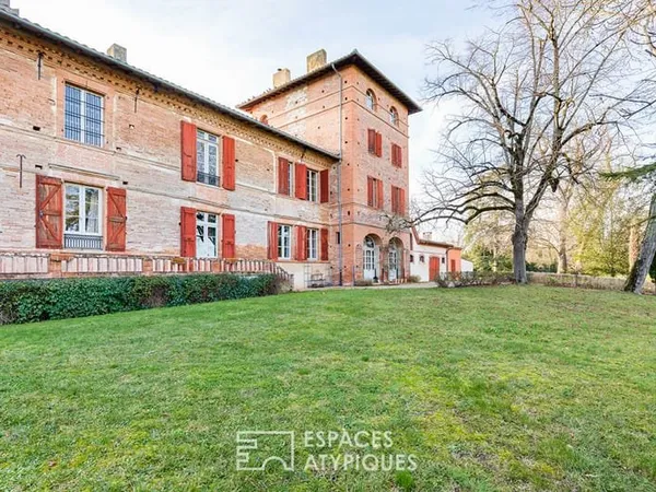 Demeure d'exception du XVIIIe siècle avec parc et piscine proche de Toulouse