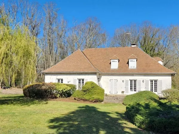 Maison 8 pièces 255 m²