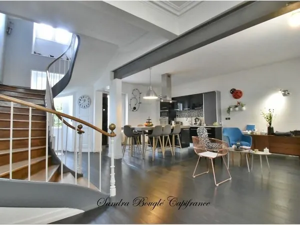 Maison à vendre 12 pièces LAVAL (53)