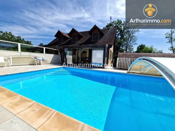 LONS Nord (39 JURA), à vendre maison 165 m², 4 chambres, 8 pièces, 1 piscine, 4 garages, terrain clo