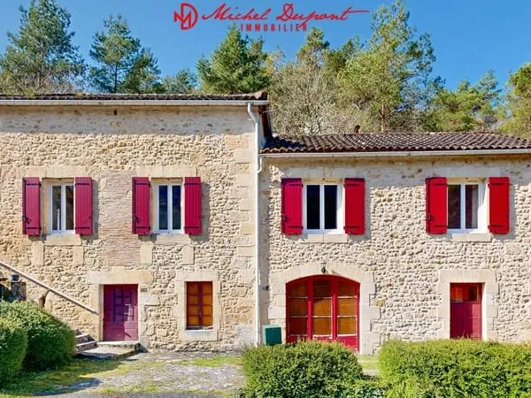 Authentique Bâtisse en pierre avec 1,6 ha de nature