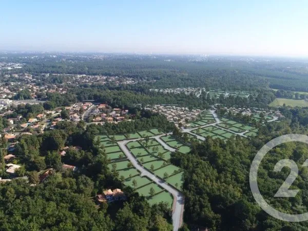 Terrain 700 m²