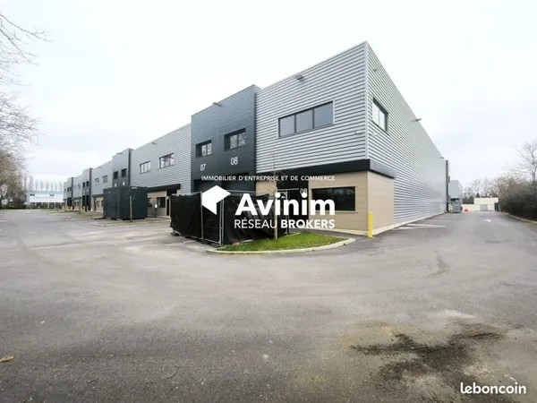 Local 2038 m² Buc