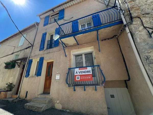 Maison de village, 5 pièces avec cour et garage VINON SUR VERDON (83)