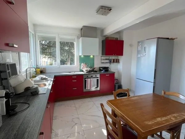 Maison à Fontaine-lès-Dijon - 800 m² de terrain
