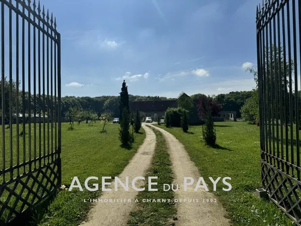 PROPRIETE SUR 1.5 HECTARES - 1 H 30 PARIS