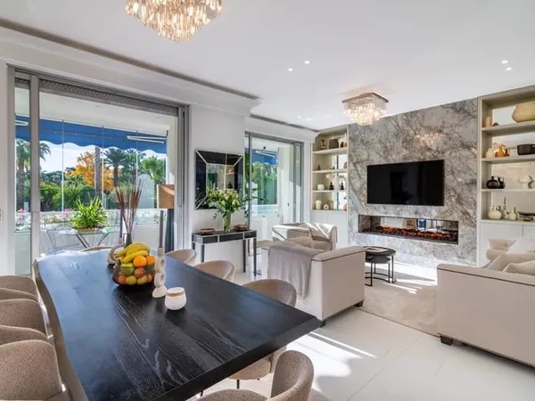 CANNES, LA CROISETTE - APPARTEMENT ET GARAGE