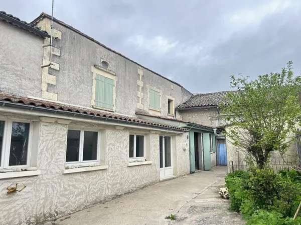 Maison de village à Vars ( 16330 )