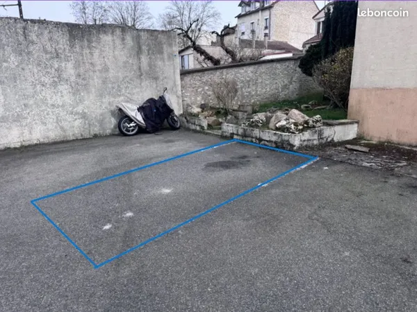 À louer - Place de parking sécurisée - Proche gare de Melun