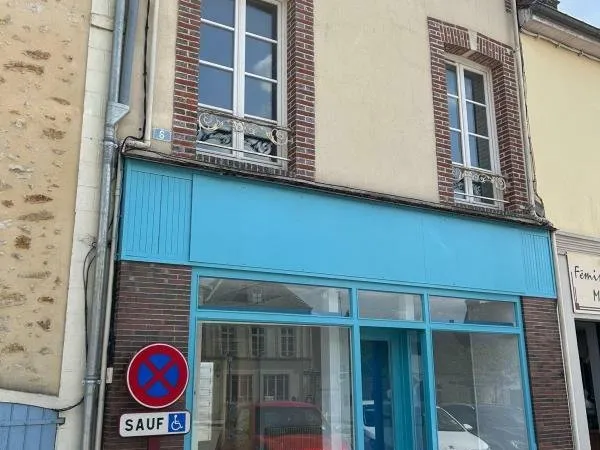 BAZOCHES SUR HOENE, IMMEUBLE AVEC LOCAL COMMERCIAL HABITATION