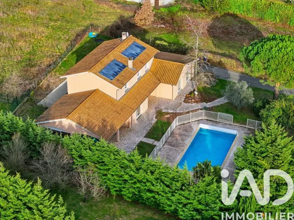 Maison 8 pièces 217 m²
