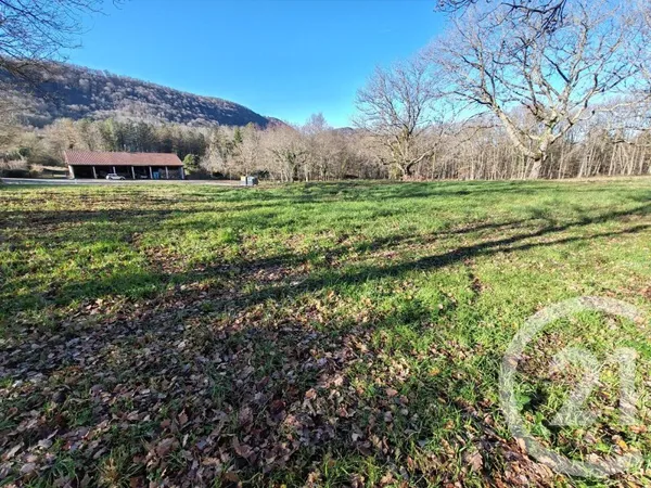 Terrain 825 m²