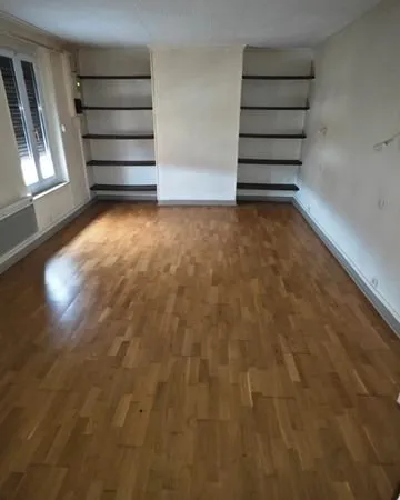 Location appartement ds immeuble ancien