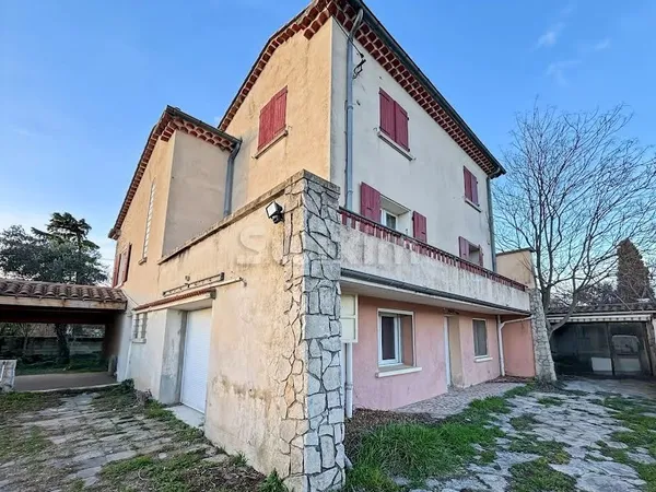 Maison 8 pièces 200 m²