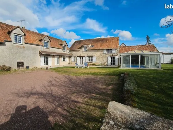 Ensemble de 2 maisons avec piscine et terrain de tennis