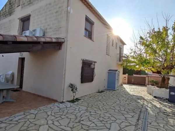 Vias proximité centre ville VILLA découpée en 4 appartement / Piscine , Pour investisseur locatif