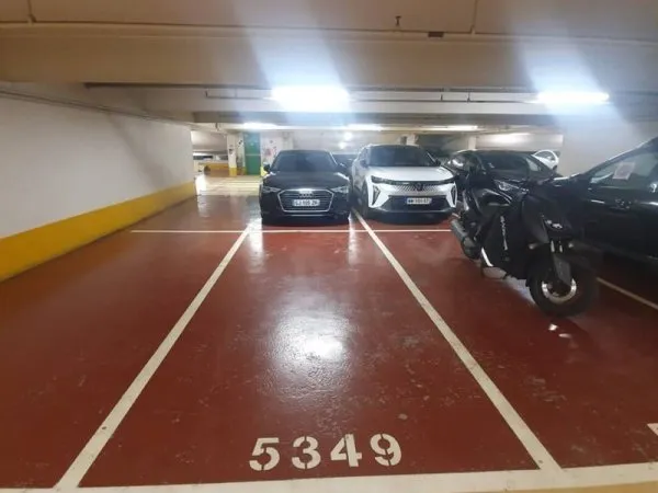 Stationnement Location Paris   9600€
