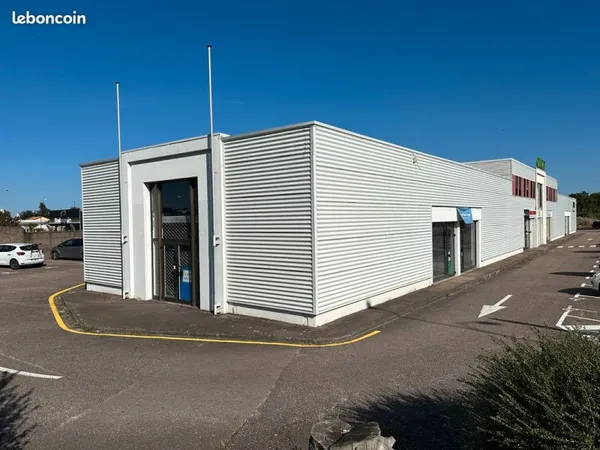 Local commercial de 300m² à Marly