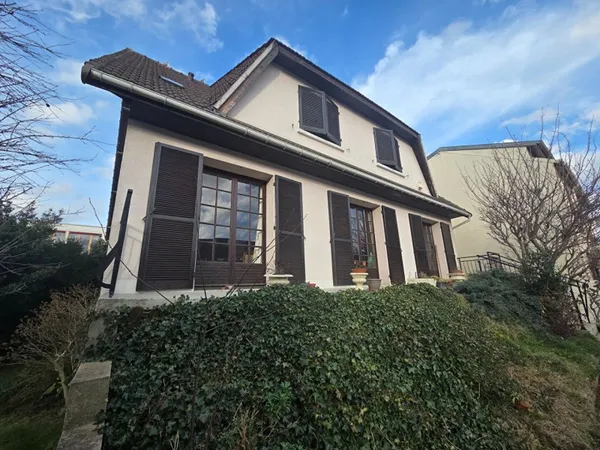 Maison Vitry Sur Seine 7/8 pièces 275m2 en surface totale + terrain de 479M²