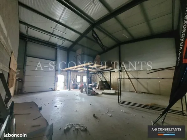 LOCAL D'ACTIVITE 150 m² SAINT PIERRE DE BOEUF