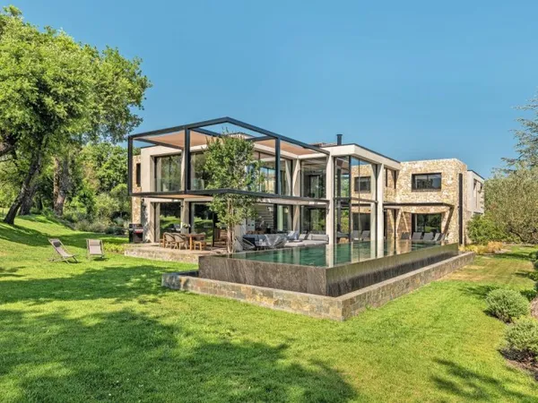 VALBONNE - ENVIRONS DE VALBONNE - VILLA CONTEMPORAINE