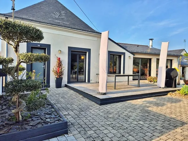 Longère de caractère rénovée -166 m² 4 chambres + bureau