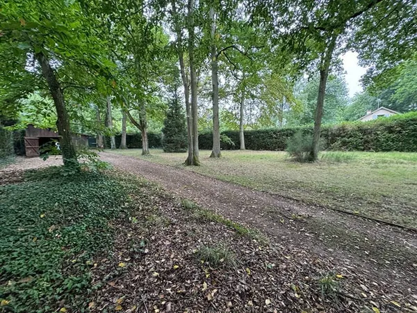 Très beau terrain constructible de 1500m2 3' MONTFORT L 'AMAURY