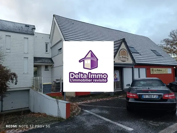 Local professionnel avec appartements à vendre - SAINT SEBASTIE