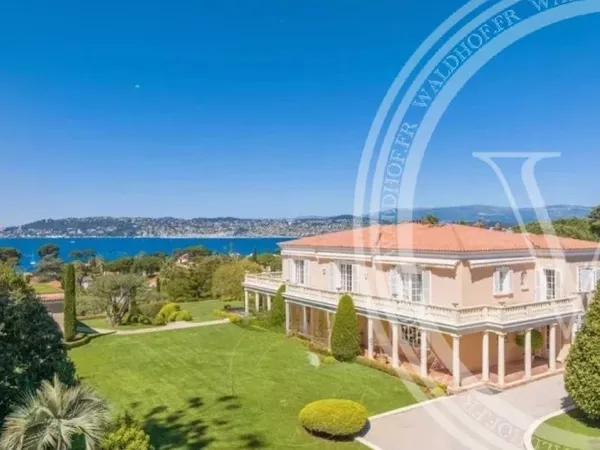 Villa de luxe 555 M2 .