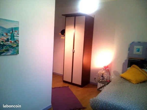 CHAMBRE MEUBLEE sud ouest LYON (parking, CUISINE et SDB partagées)