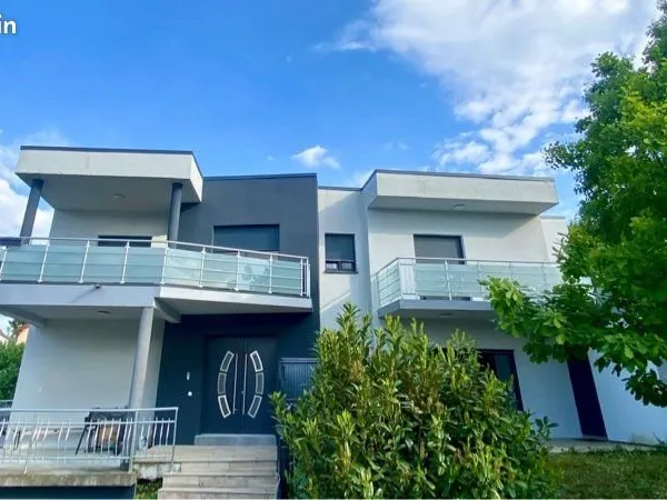 Appartement F4 de 140 m² avec entrée individuelle et terrasse - Saverne - 250 000