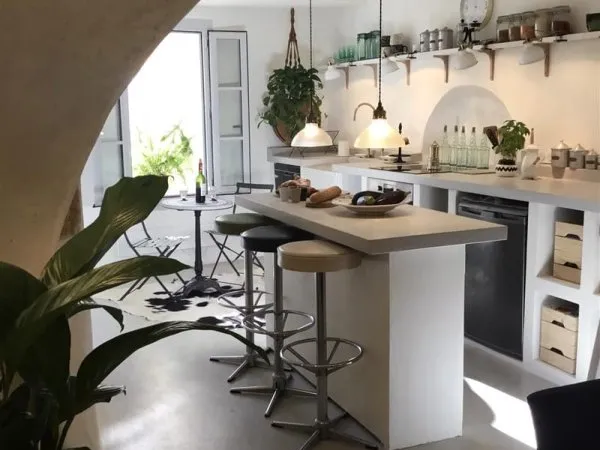 Maison isolée super-chic à Mèze avec vue sur la Méditerranée.