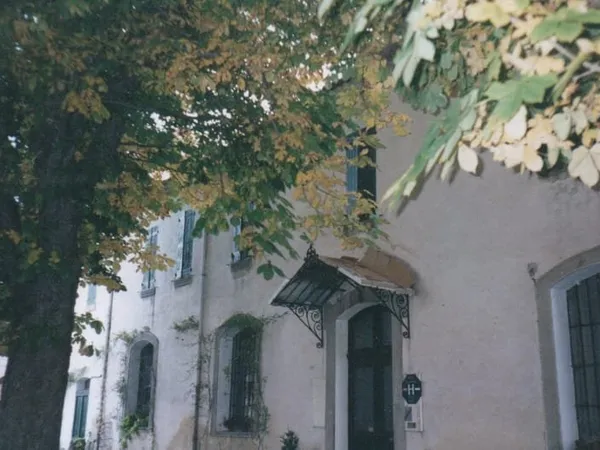 Ancien HOTEL RESTAURANT à restaurer entiérement