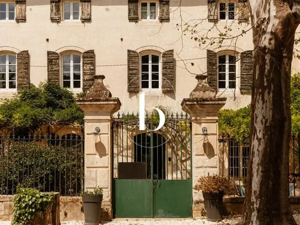 Hôtellerie et restauration Vente Uzès 27p 665m² 1395000€