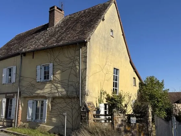MAISON AVEC GRANGE - 4 CHAMBRES - TRAVAUX À PRÉVOIR