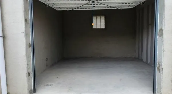 GARAGE OU BOX