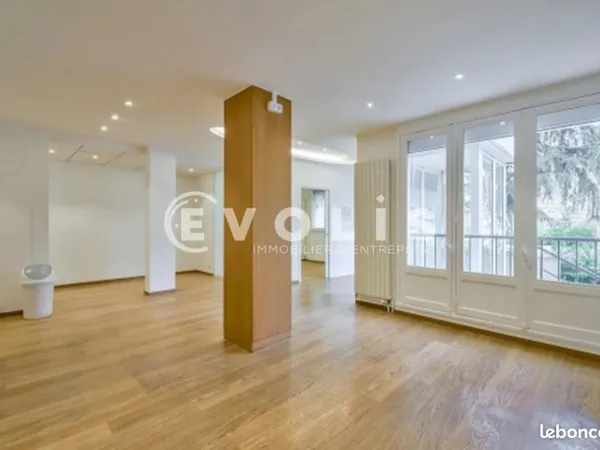 Bureau 180 m²