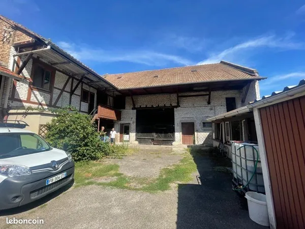 Appartements et hangar