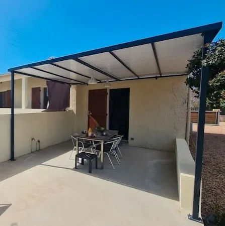 Appartement T2 Meublé dans maison mitoyenne 30m2. + terrasse 25m2