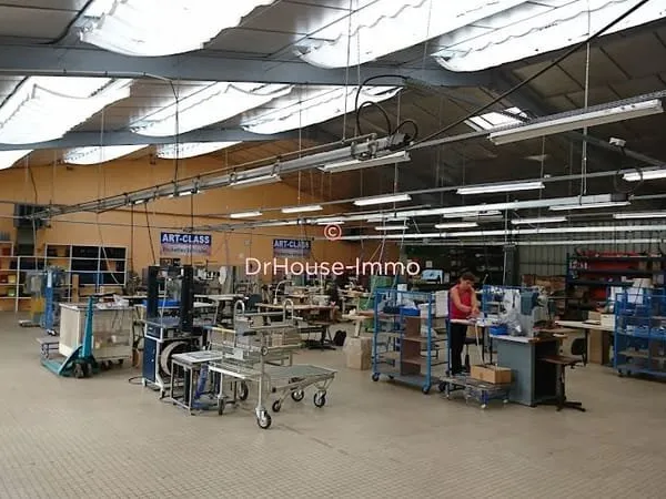 Local 15 pièces 2225 m²
